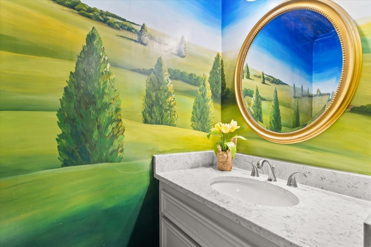 The conveniently located downstairs powder room
is adjacent to the living room, breakfast area,
game room, and garage.