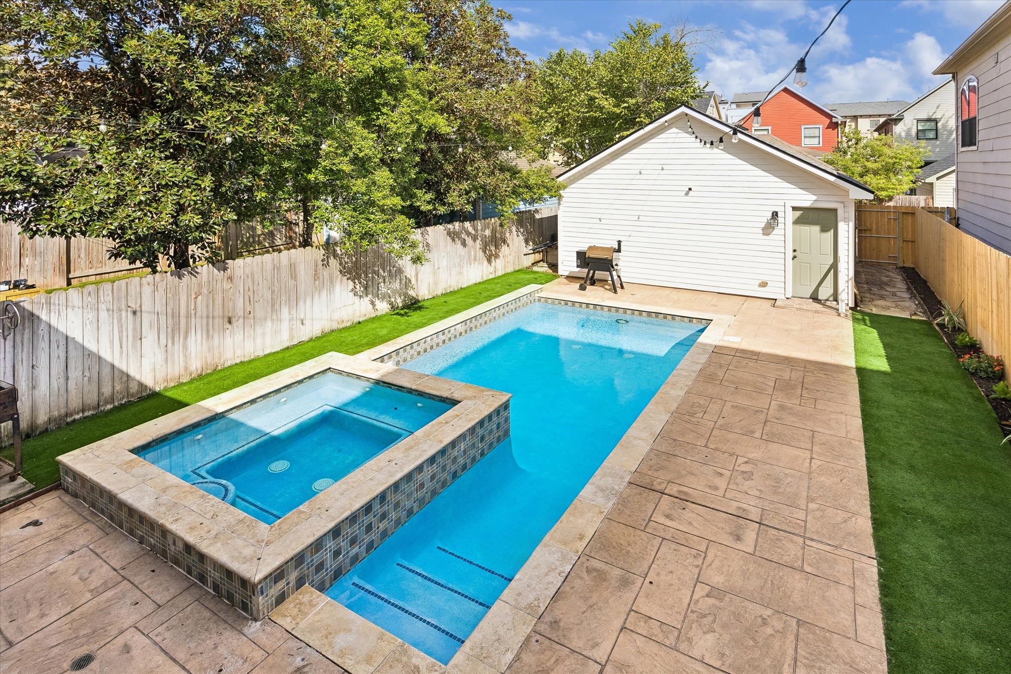 1235 W 21st Street, Houston, TX 77008