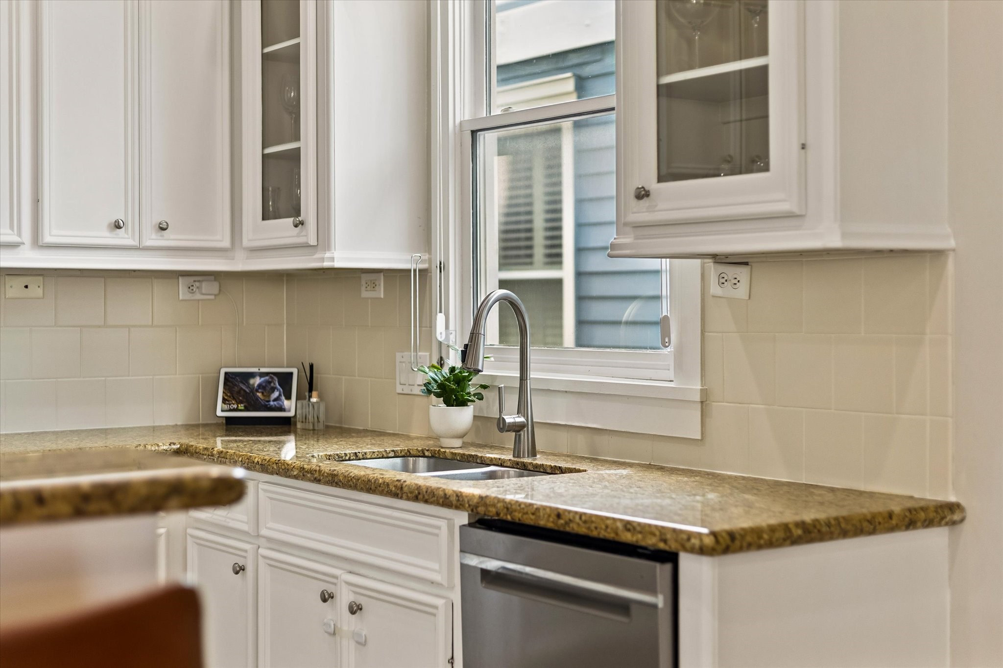 1235 W 21st Street, Houston, TX 77008