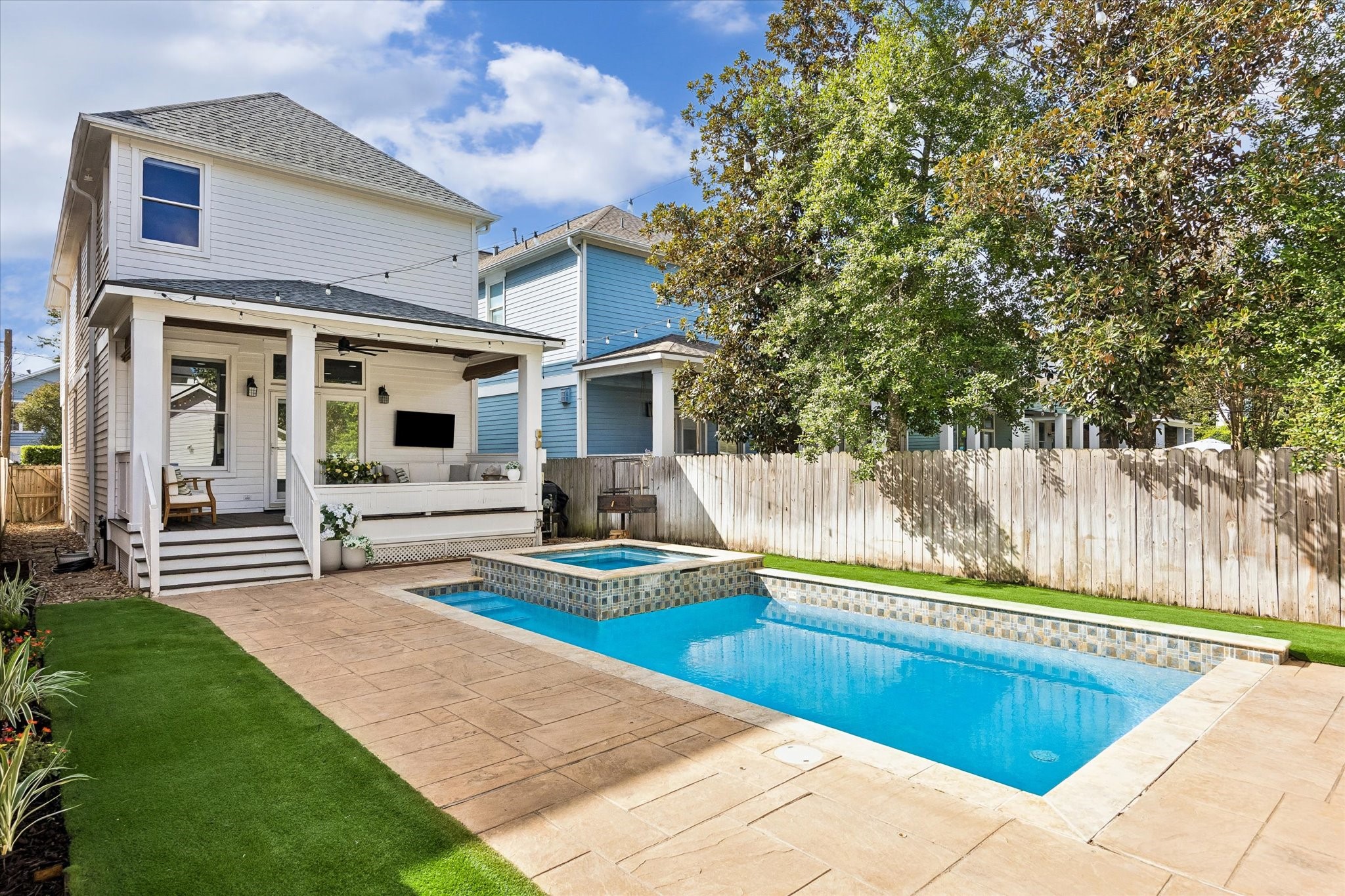 1235 W 21st Street, Houston, TX 77008