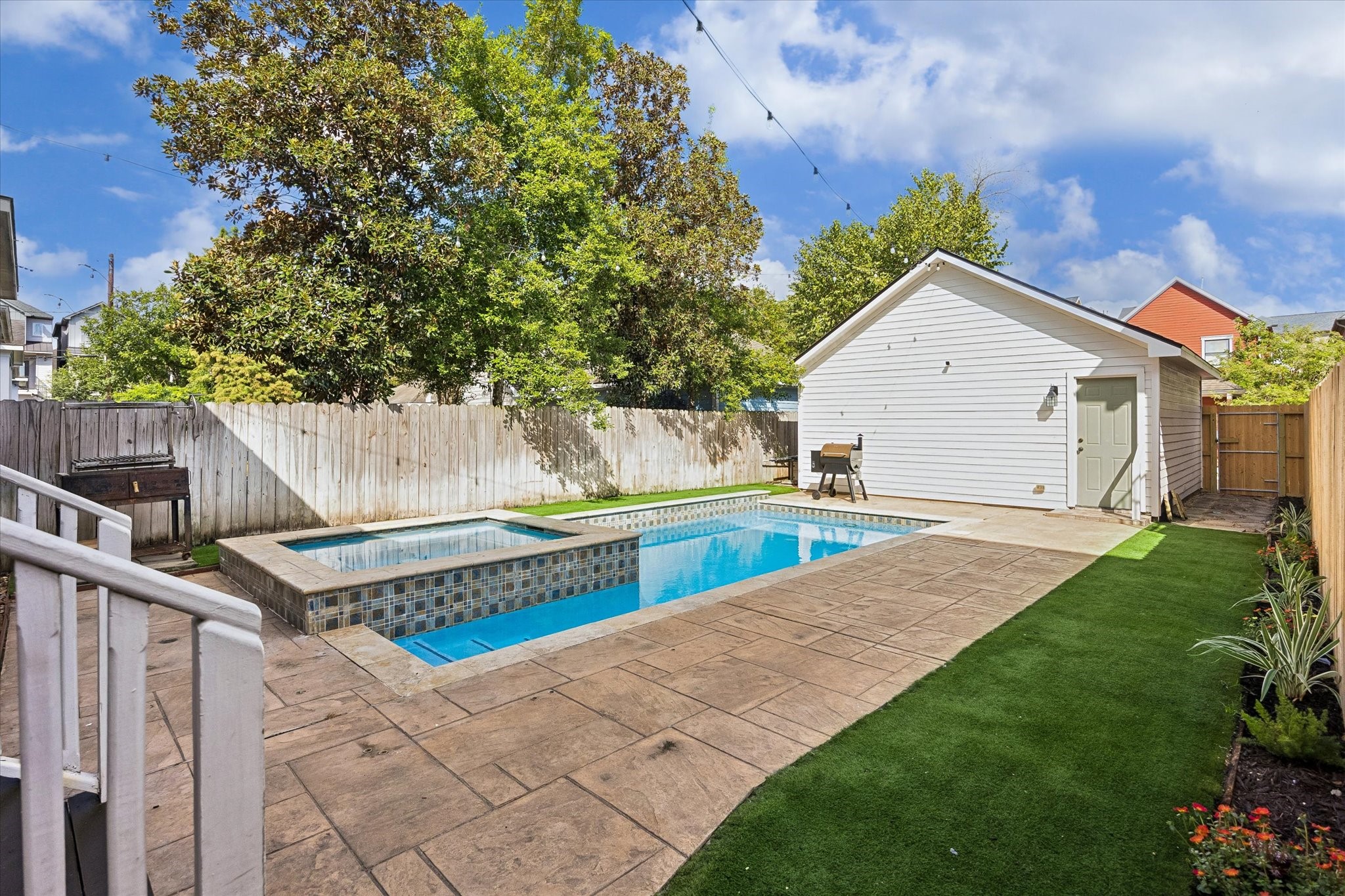 1235 W 21st Street, Houston, TX 77008
