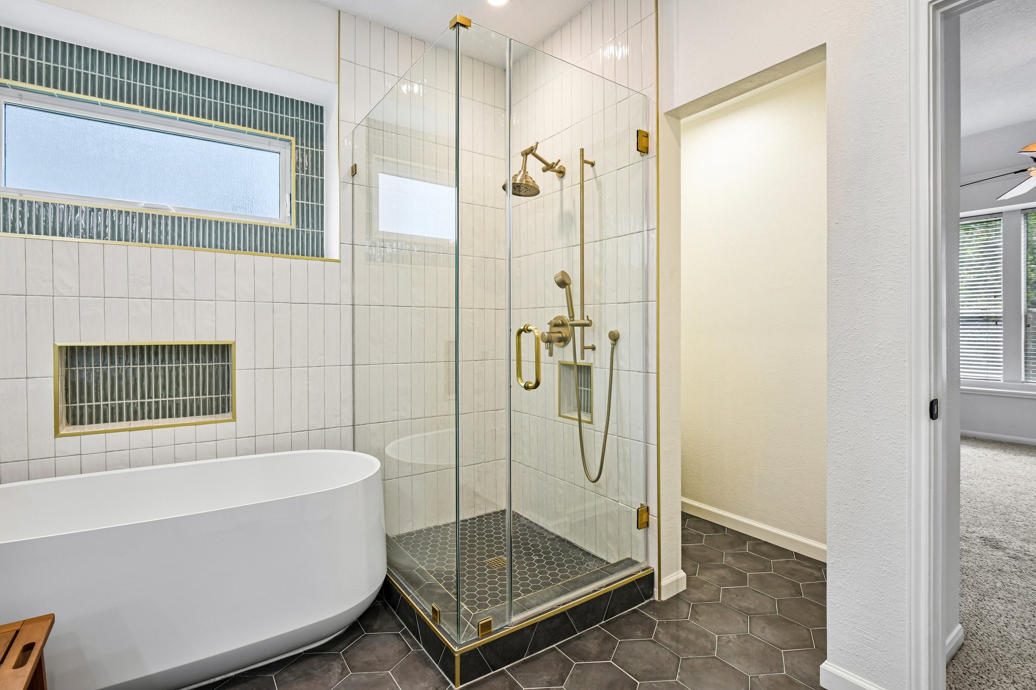 Free-standing Tub