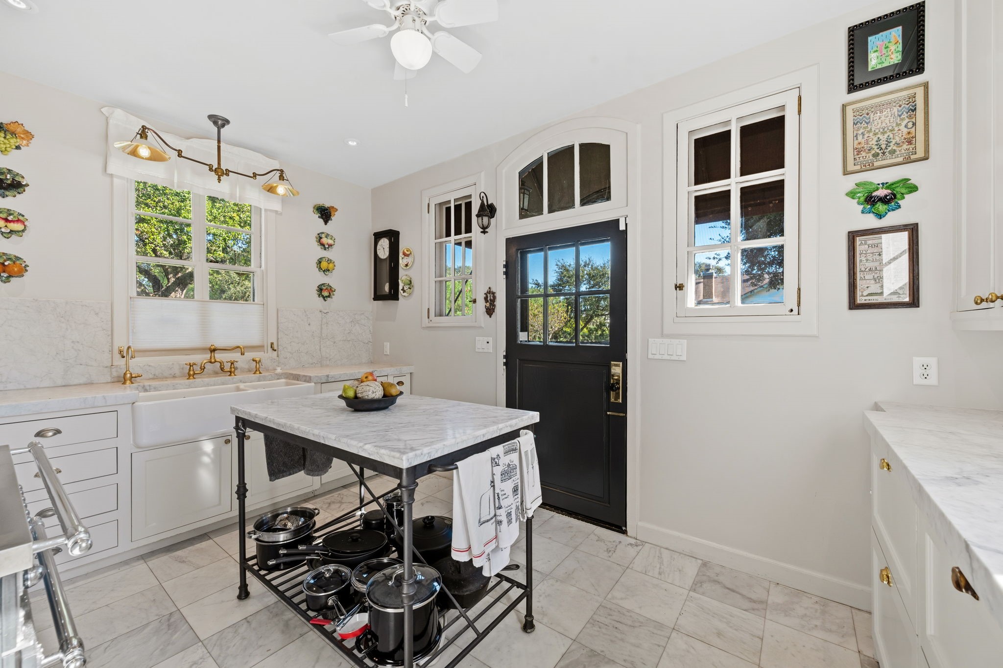 3815 Bernardo de Galvez Avenue, Galveston, TX 77550