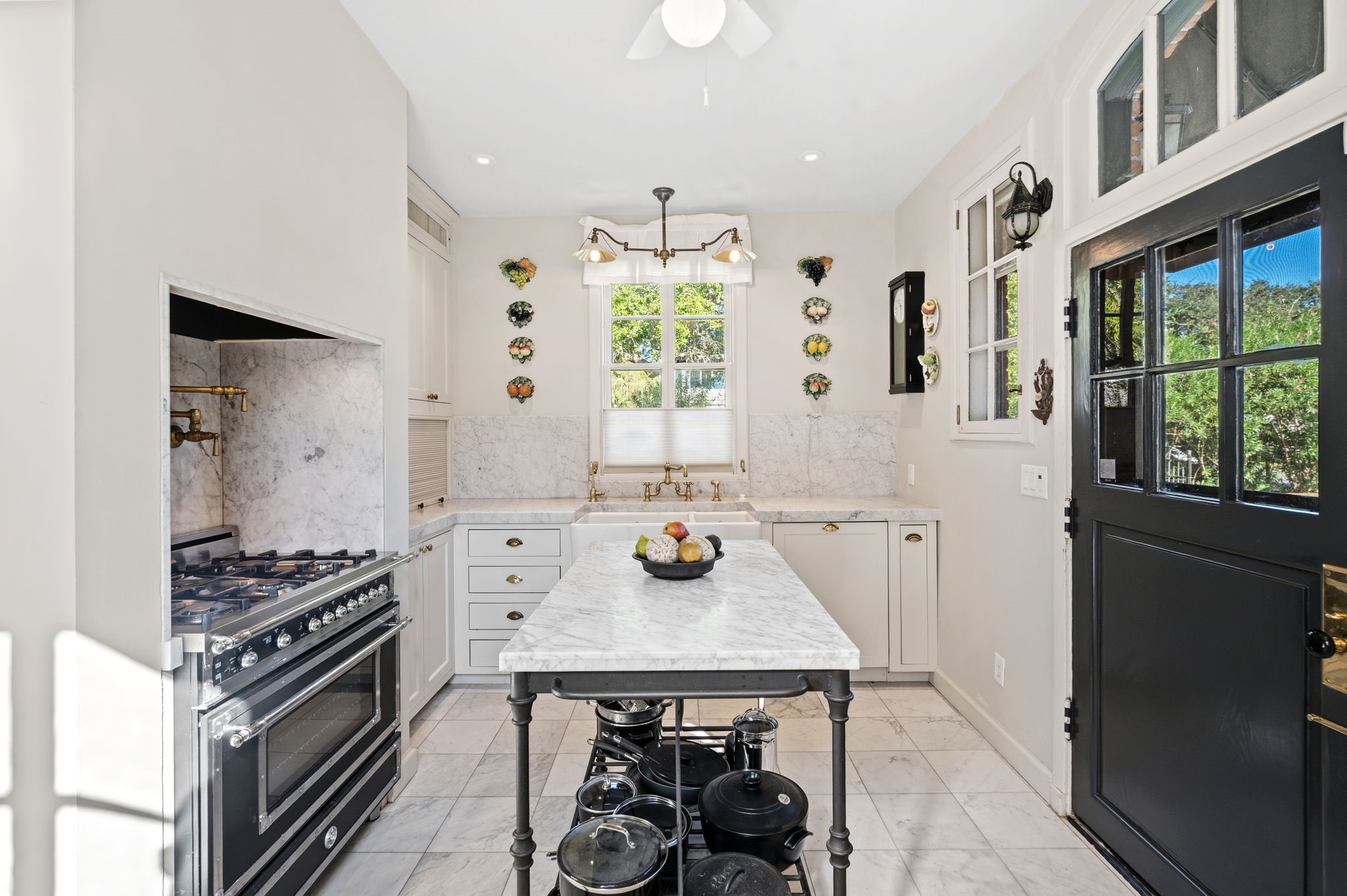 3815 Bernardo de Galvez Avenue, Galveston, TX 77550