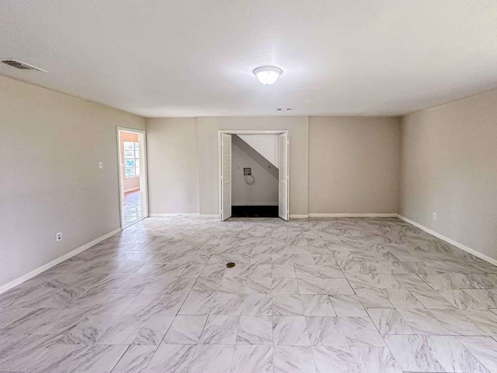 4513 S Meadows Street, Alvin, TX 77511
