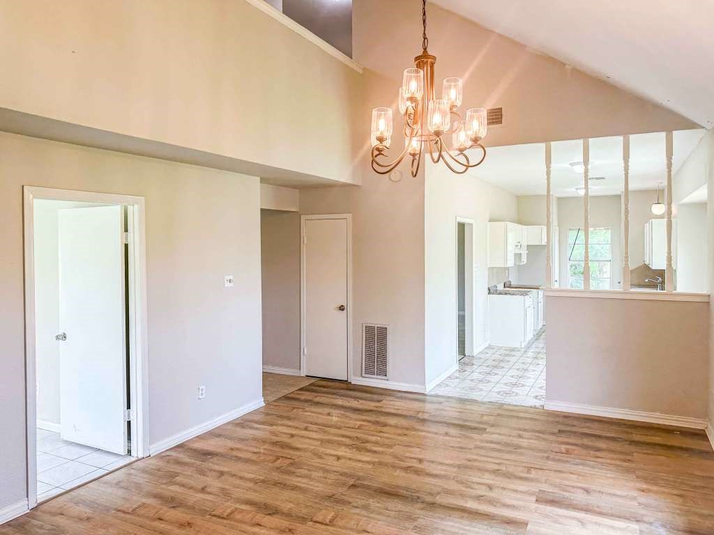 4513 S Meadows Street, Alvin, TX 77511