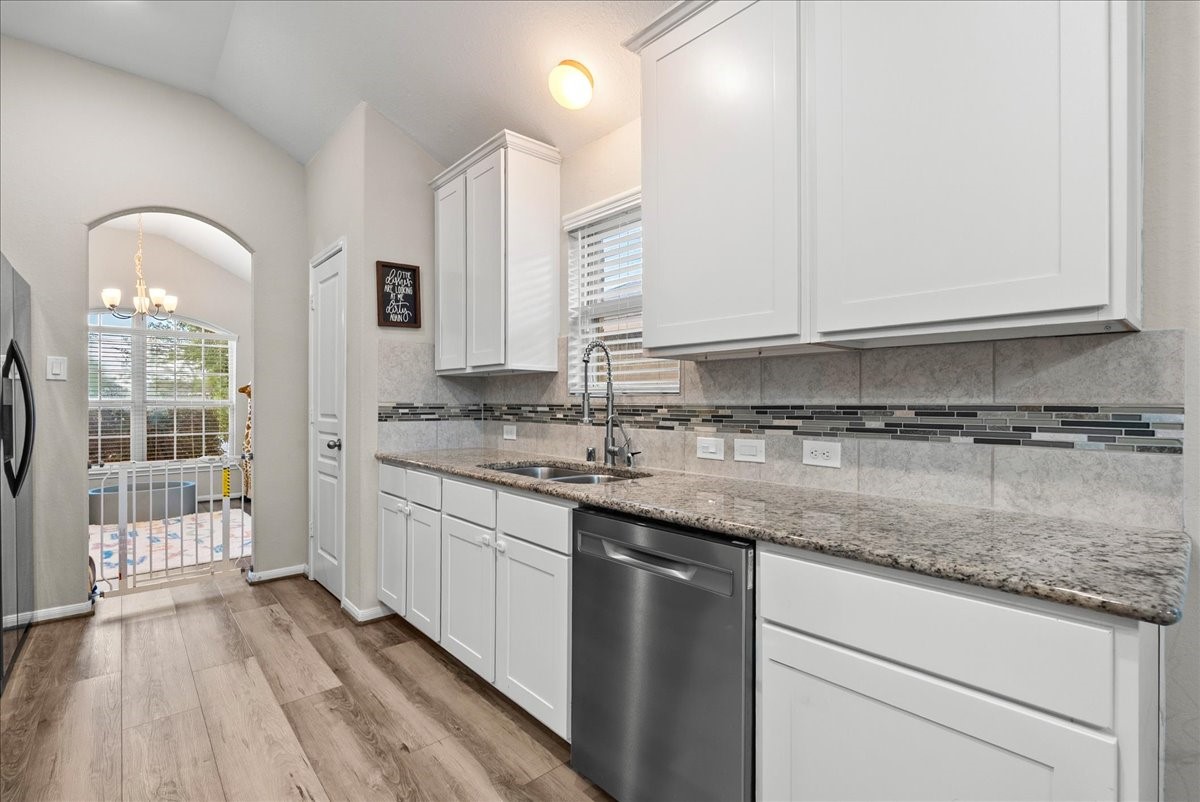 732 Cedar Gate Lane, La Marque, TX 77568