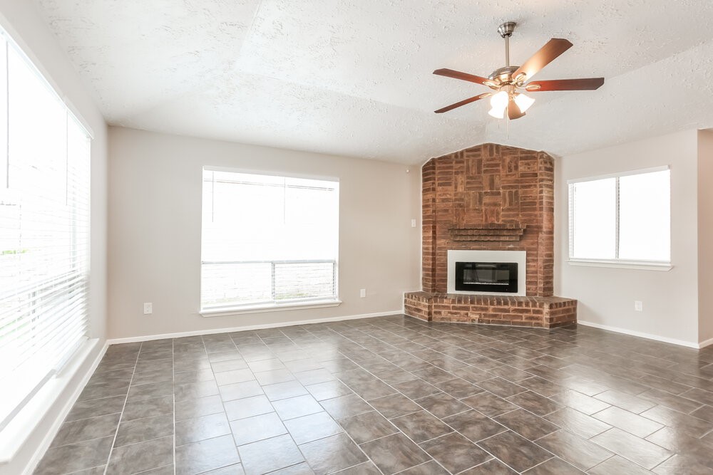 3915 Vineyard Drive, Houston, TX 77082