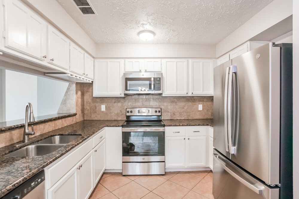 3915 Vineyard Drive, Houston, TX 77082 3915 Vineyard Drive, Houston, TX 77082