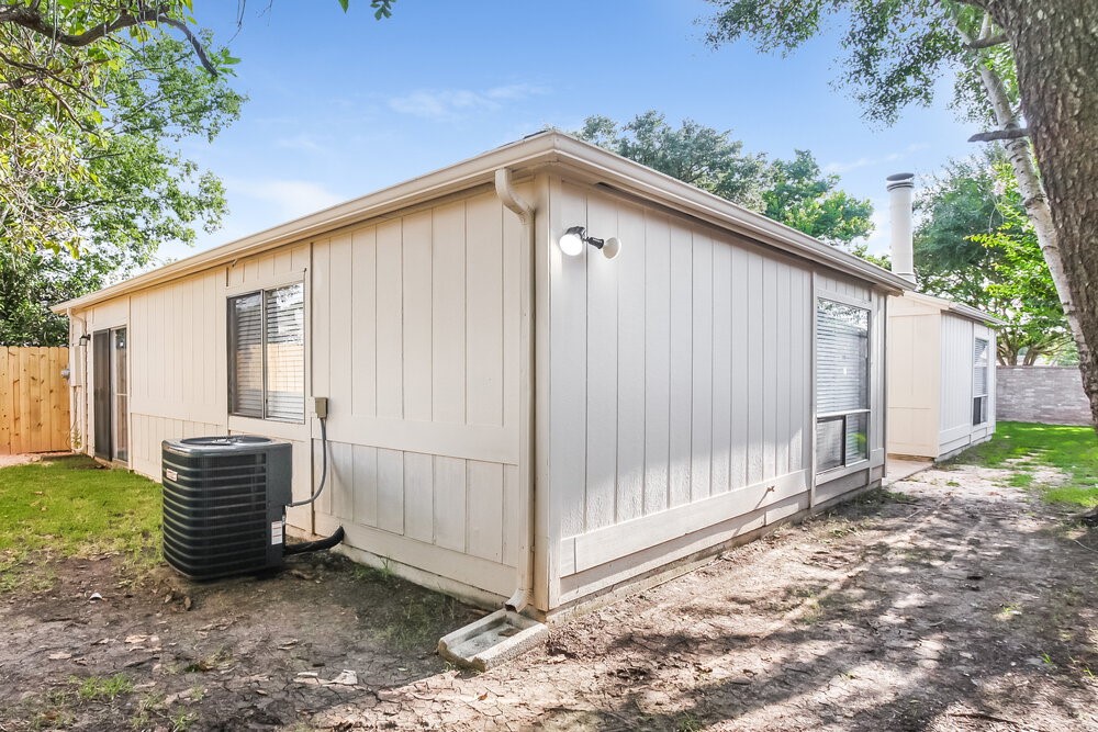 3915 Vineyard Drive, Houston, TX 77082