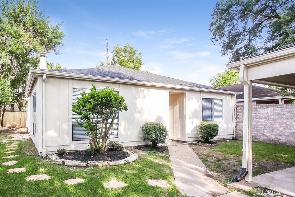 3915 Vineyard Drive, Houston, TX 77082