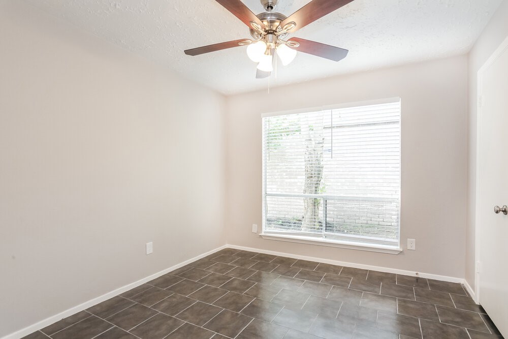 3915 Vineyard Drive, Houston, TX 77082