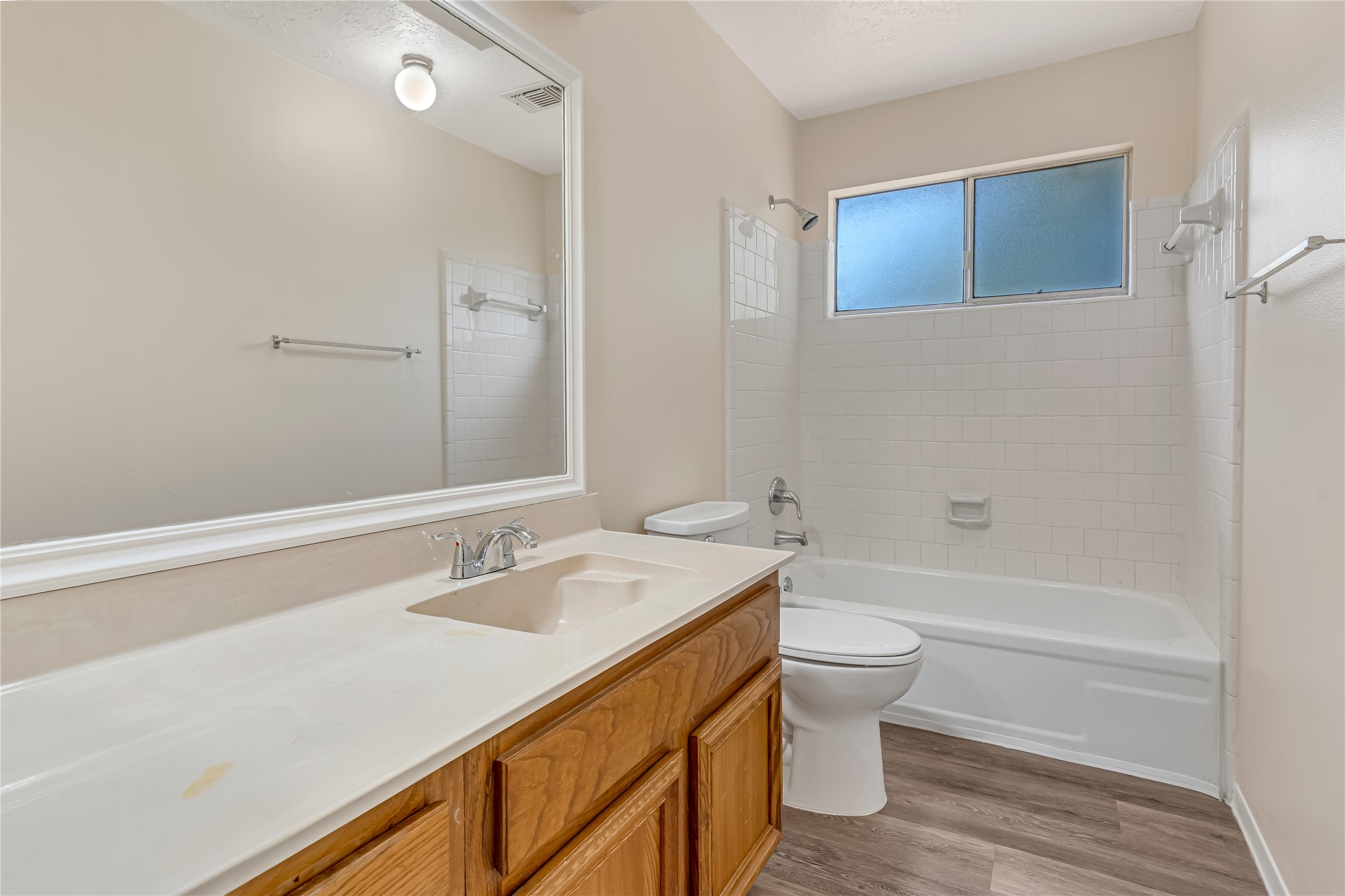 The guest bathroom offers a bright, clean, and inviting atmosphere, creating a refreshing space for family and guests alike. Its welcoming feel adds to the home's overall comfort and appeal.
