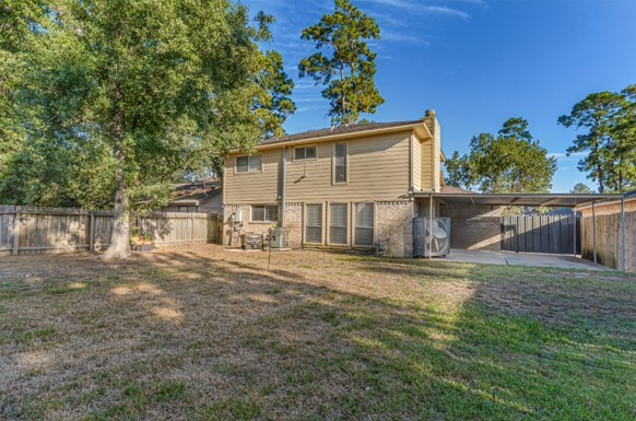Spacious backyard, ideal for family gatherings, outdoor entertaining, barbecues, and creating lasting memories with family and friends.