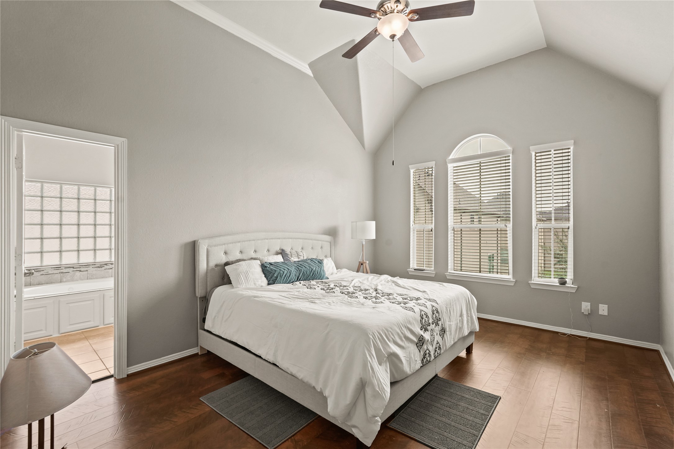 10020 Spring Shadows Park Circle, Houston, TX 77080