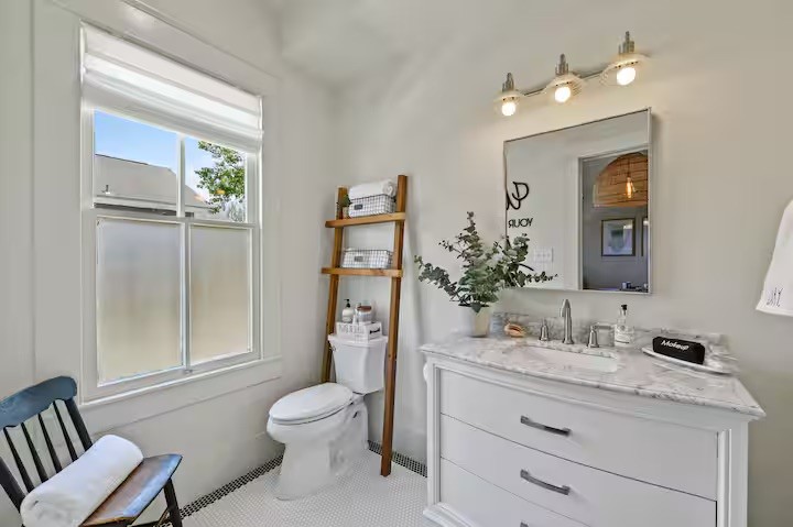 Private en-suite bath