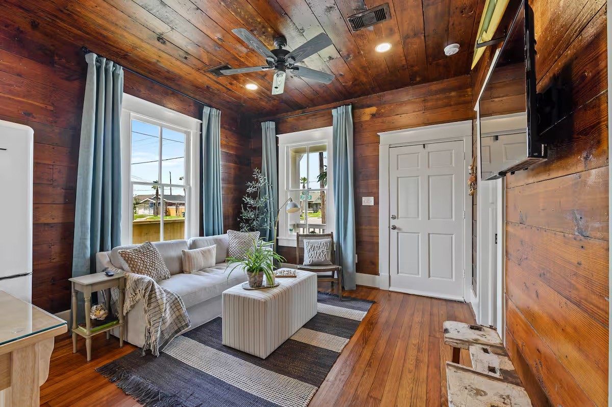 2601 37th Street, Galveston, TX 77550