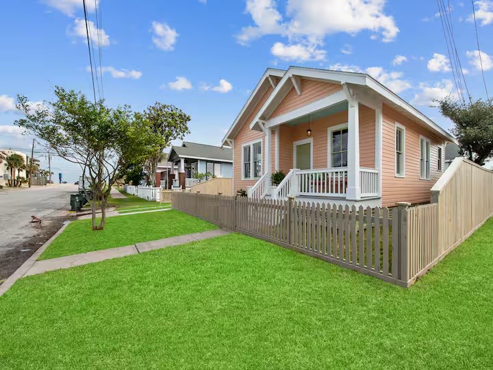 2601 37th Street, Galveston, TX 77550