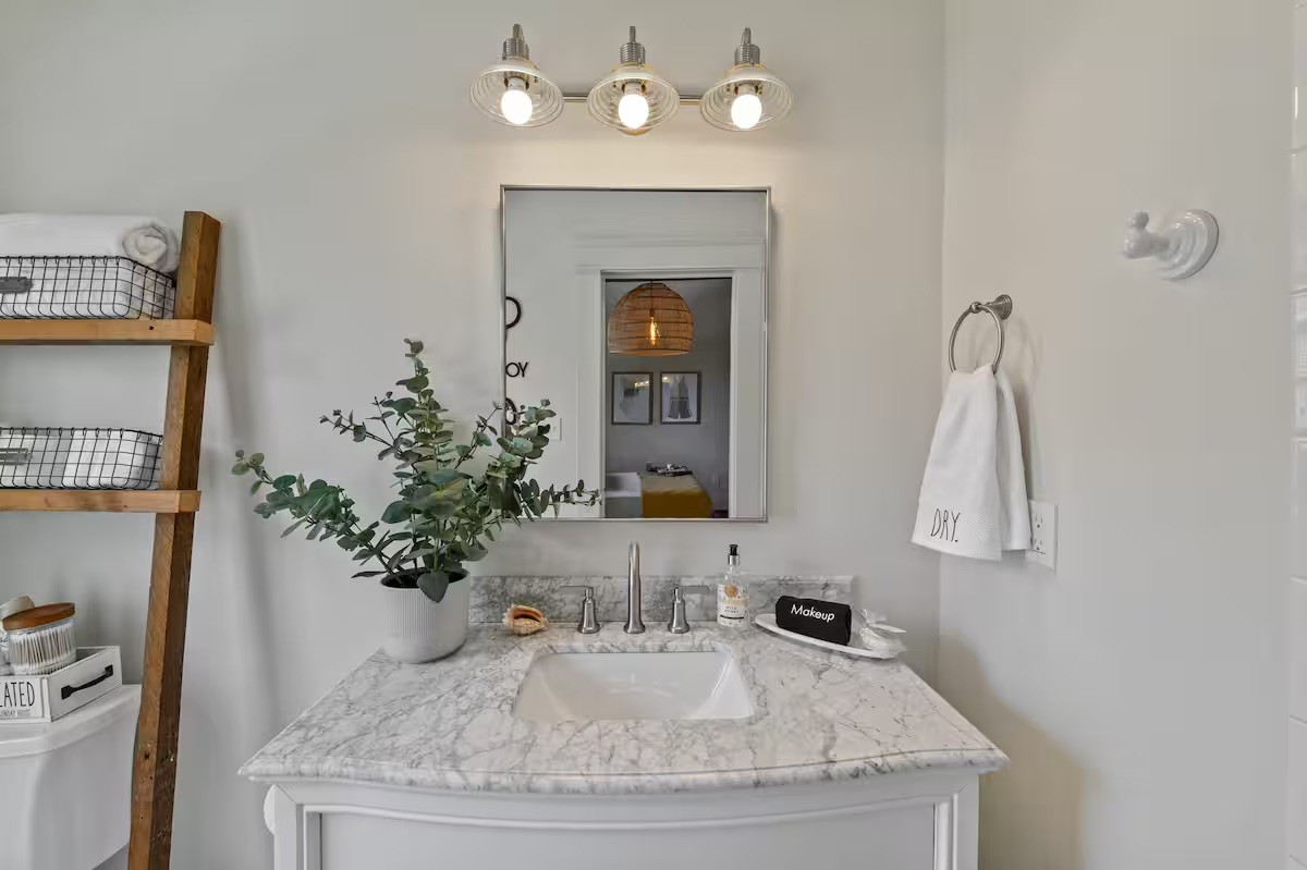 Private en-suite bath