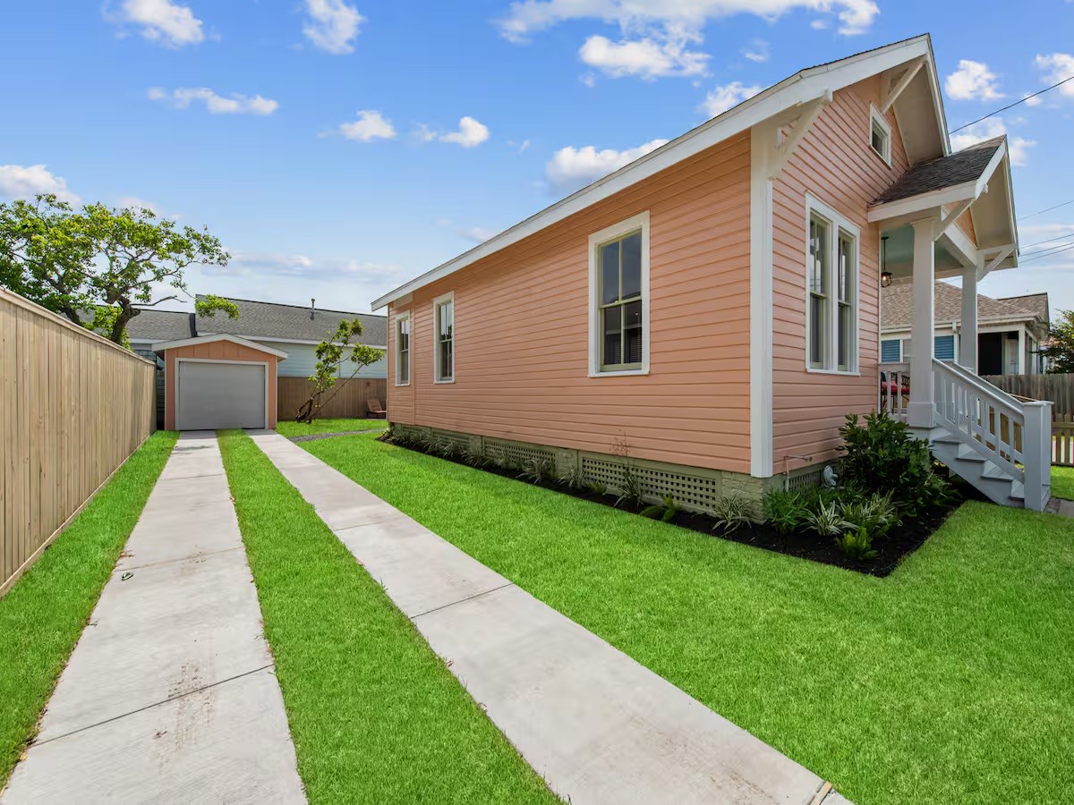 2601 37th Street, Galveston, TX 77550