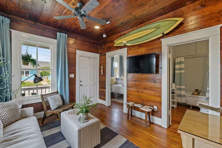 2601 37th Street, Galveston, TX 77550