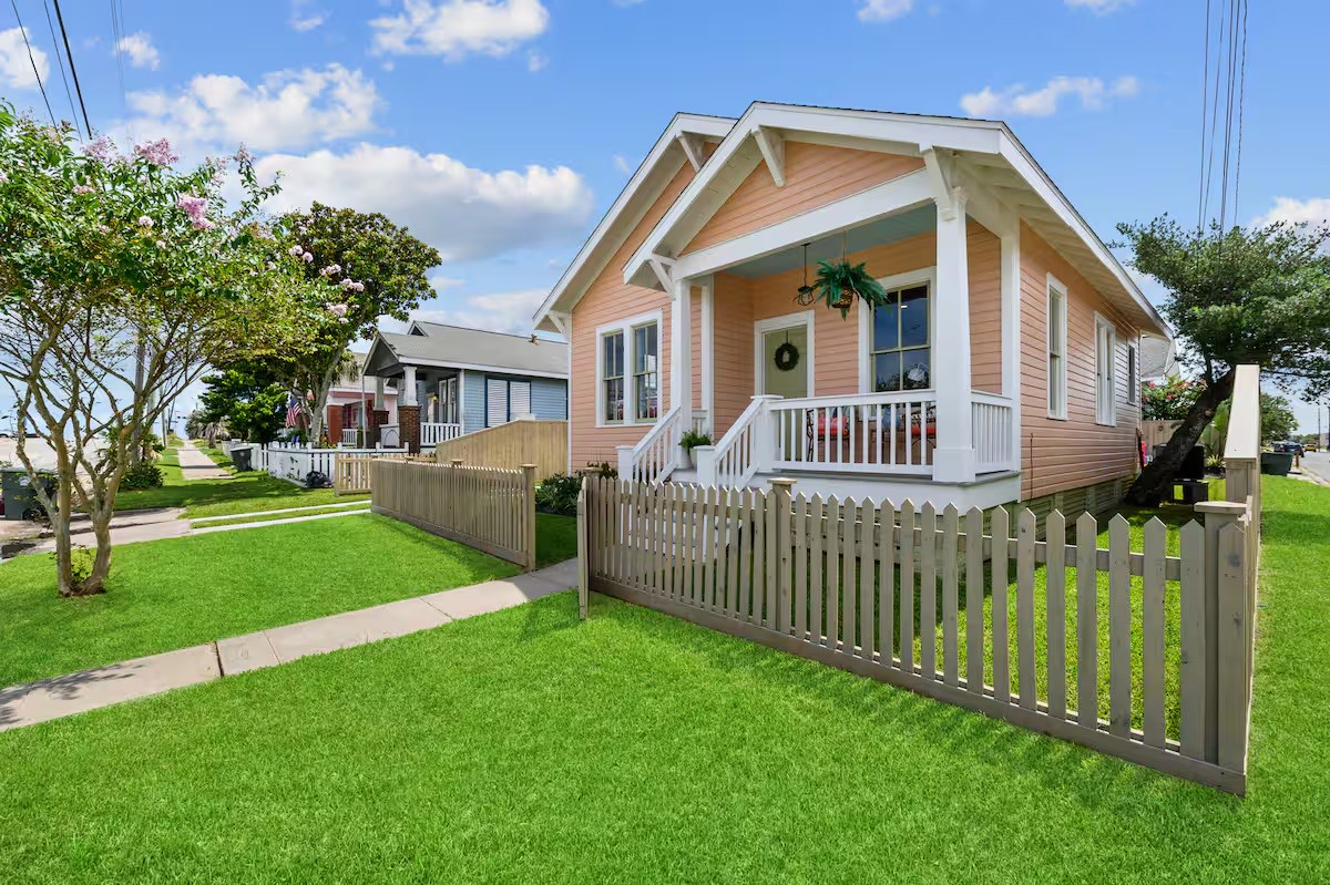 2601 37th Street, Galveston, TX 77550