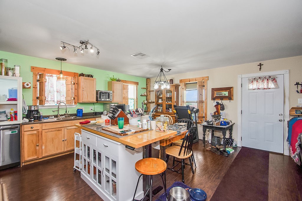 727 18th Street, Dickinson, TX 77539