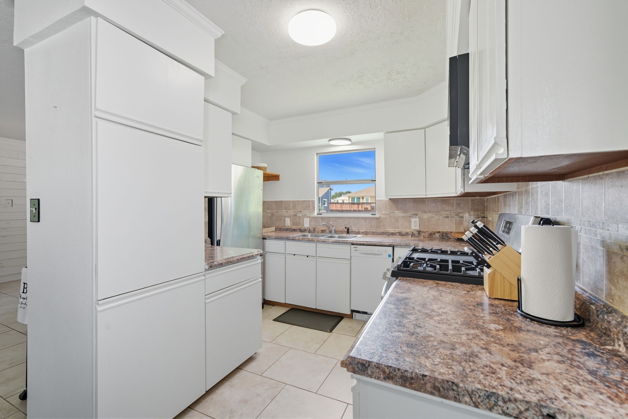 439 Pompano Street, Bayou Vista, TX 77563