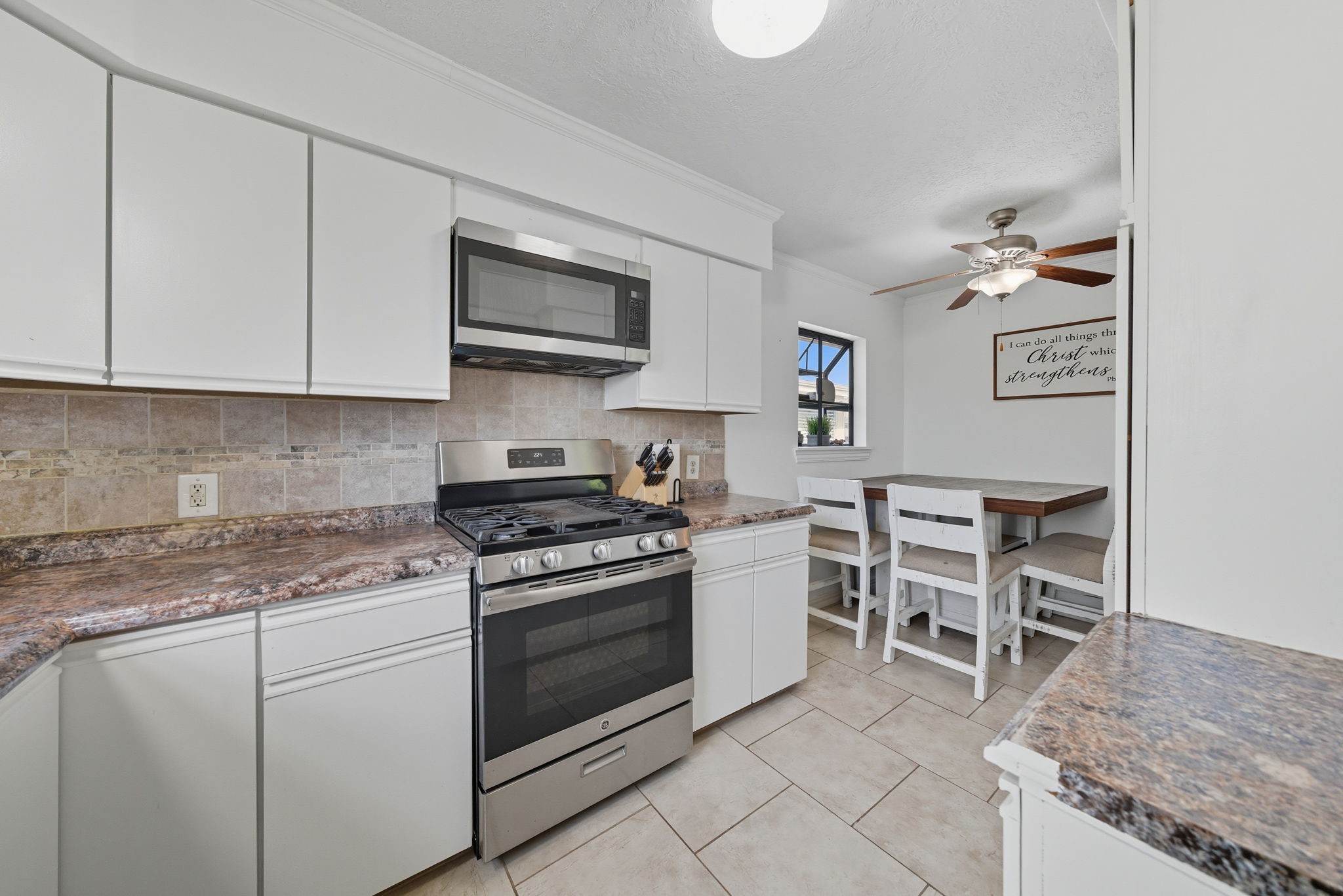 439 Pompano Street, Bayou Vista, TX 77563