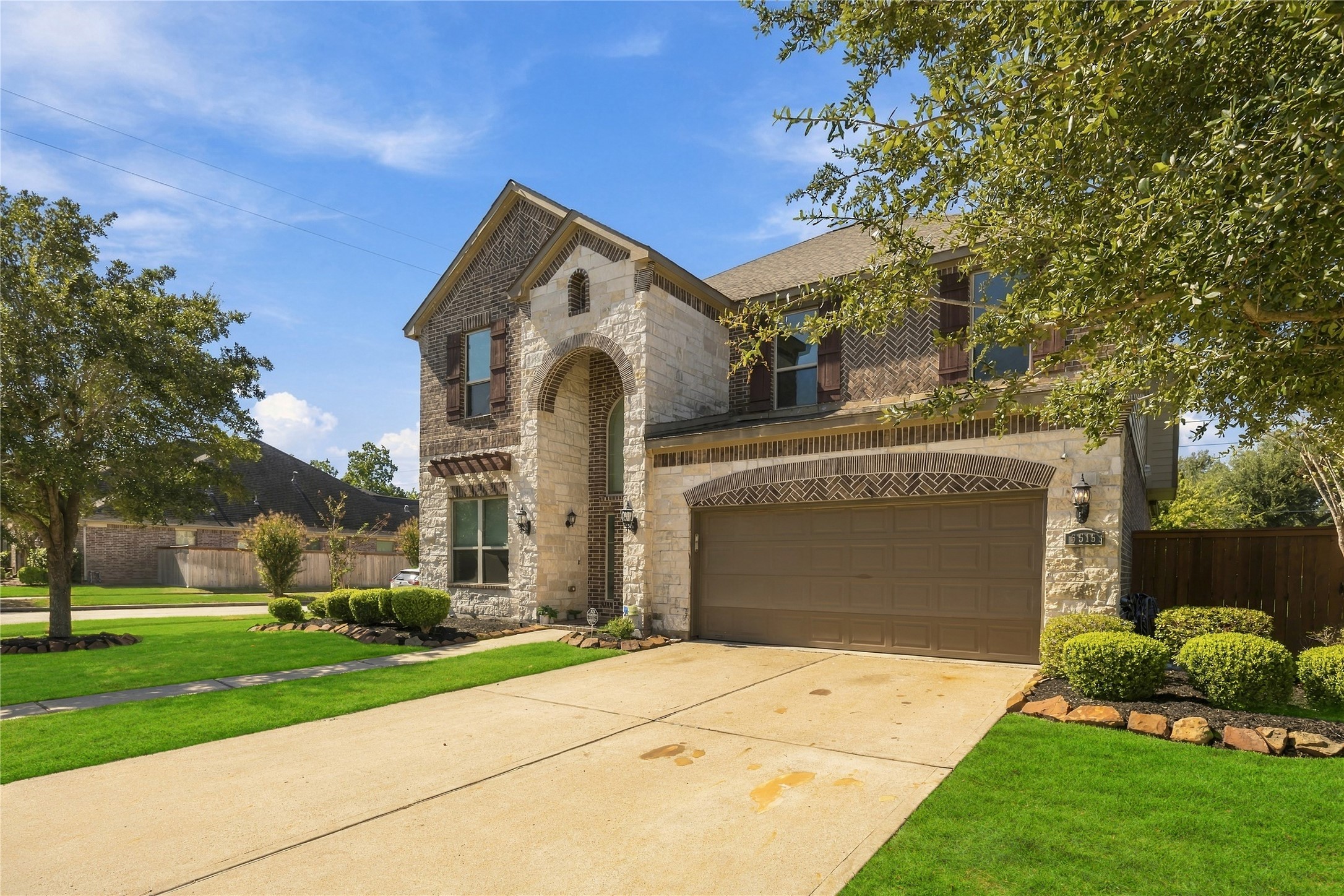 Beautiful exterior right on a corner lot. (lots of extra parking space for gatherings)
