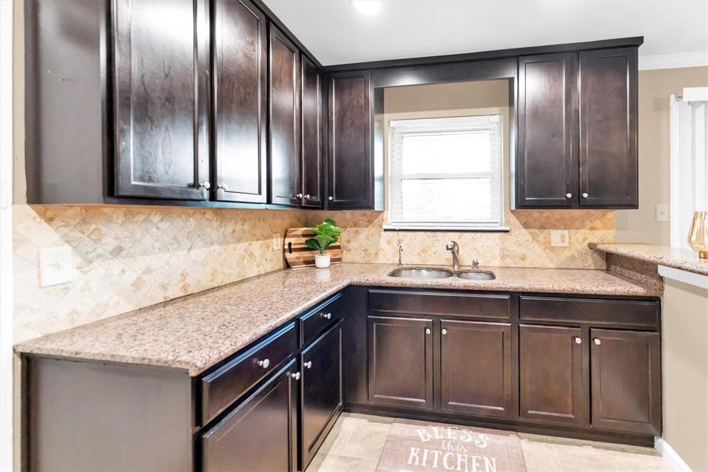 7621 Parker Road, Houston, TX 77016