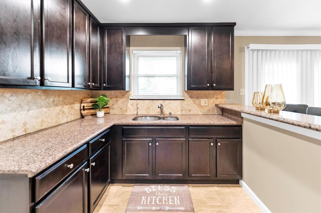 7621 Parker Road, Houston, TX 77016