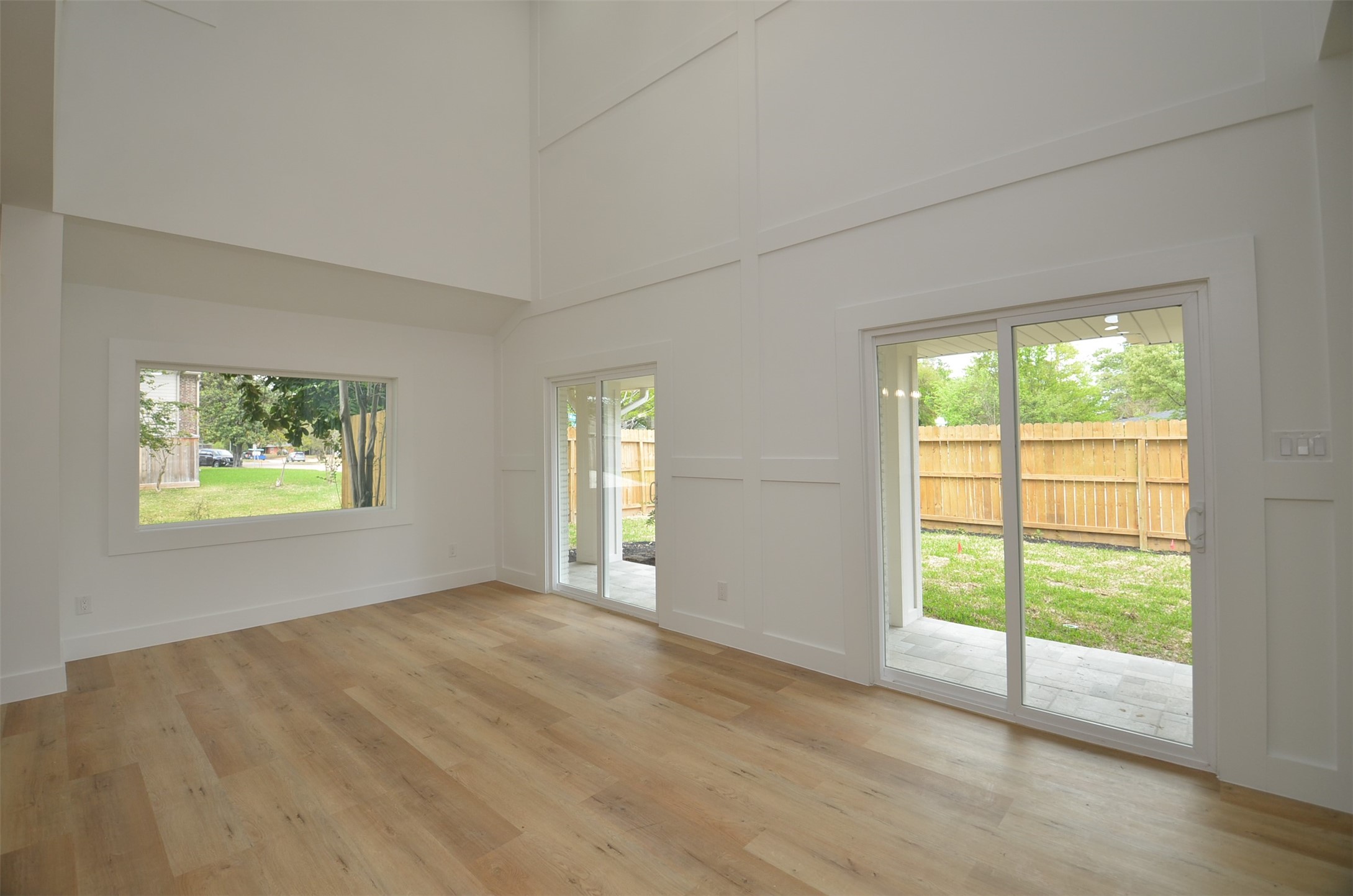 Spacious living area open to the Kitchen  l
