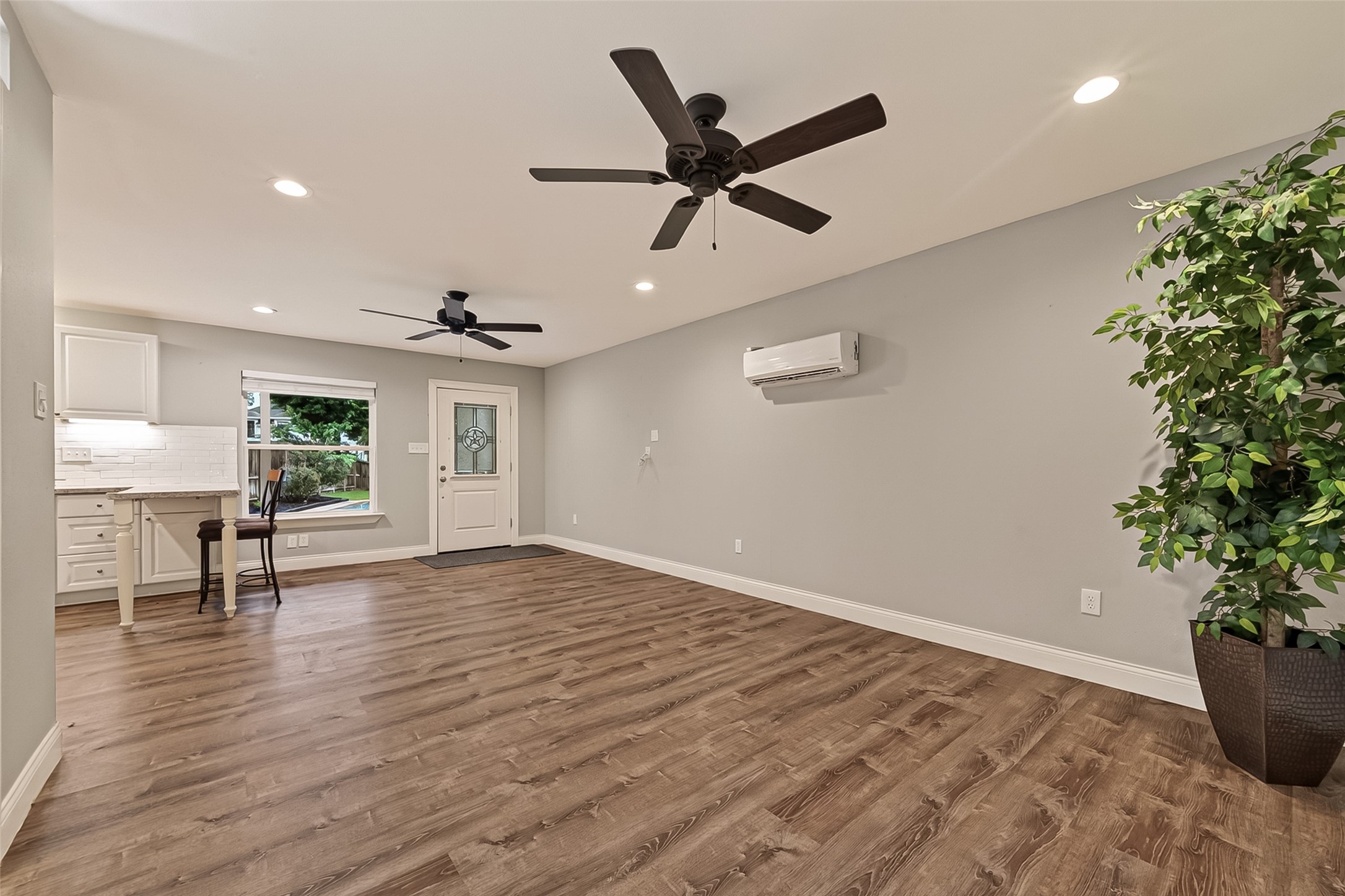 The Guest Qtrs is updated with LVP Flooring and a minisplit for cooling and heating.