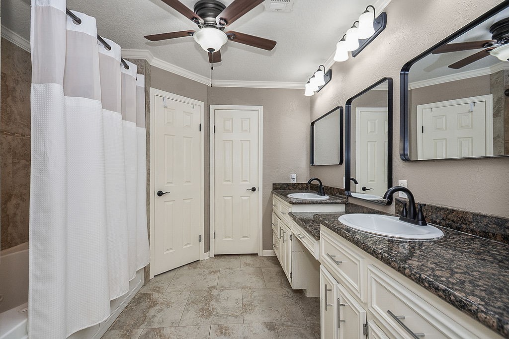 3838 Hansen Drive, Dickinson, TX 77539
