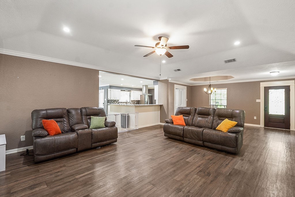 3838 Hansen Drive, Dickinson, TX 77539 3838 Hansen Drive, Dickinson, TX 77539
