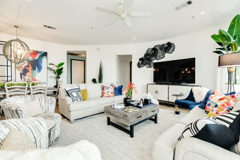 Large living area with plenty of room for entertaining