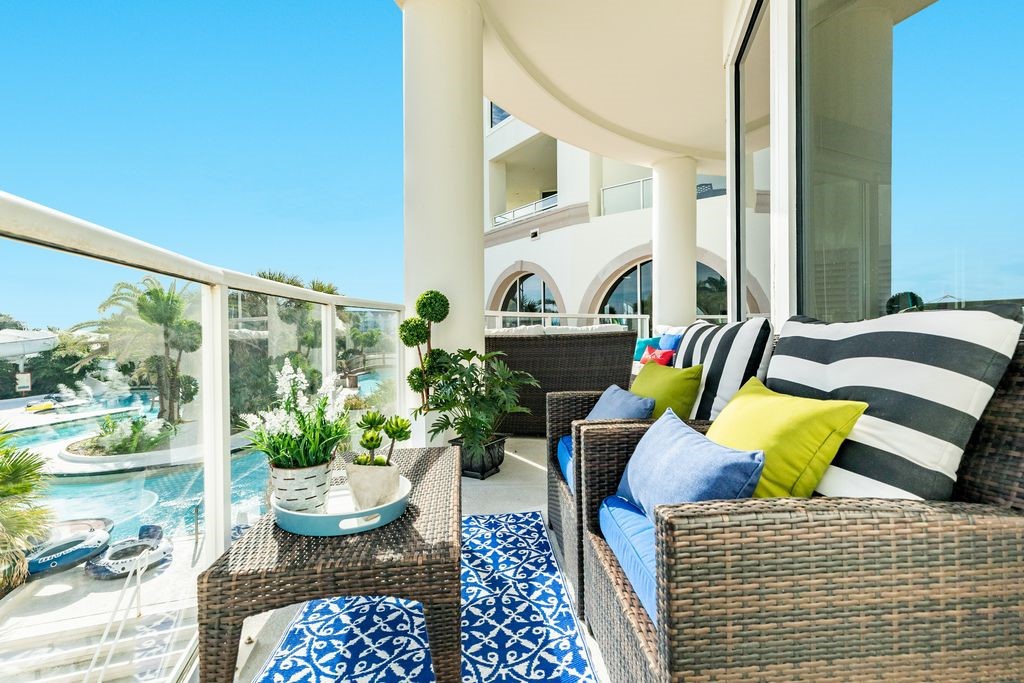 Large curved double balcony