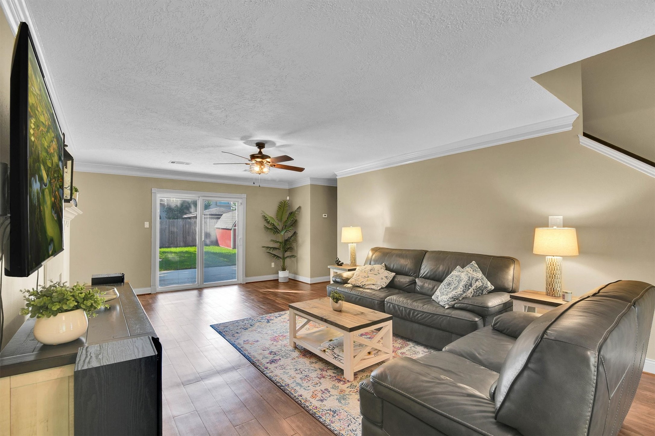 Livingroom looking to backyard.