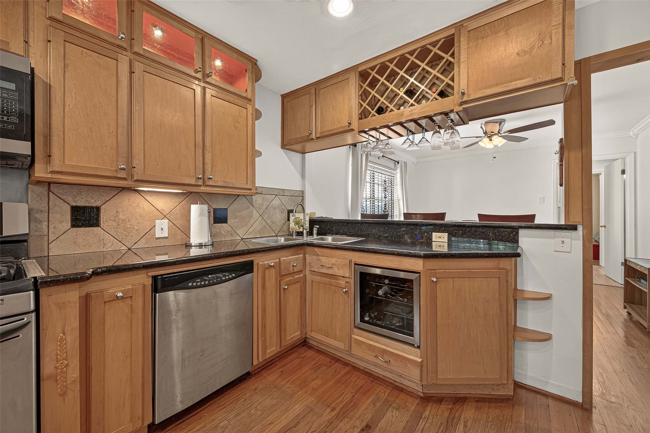 Chiller for wine or sparking waters.Wine rack over the breakfast bar. No wasted space, cabinets galore. Chiller for wine or sparking waters.Wine rack over the breakfast bar. No wasted space, cabinets galore.