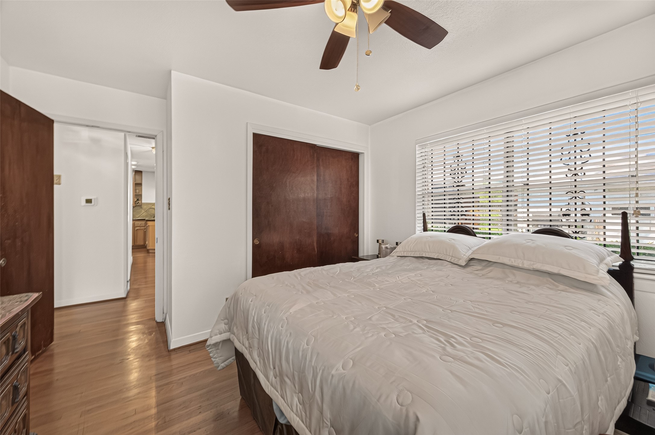 Secondary bedroom.