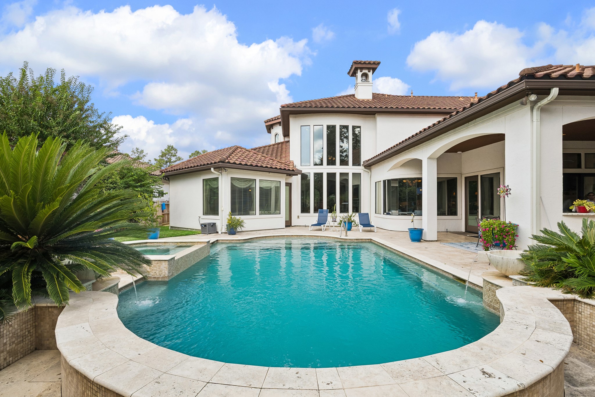Sparkling pool and spa!