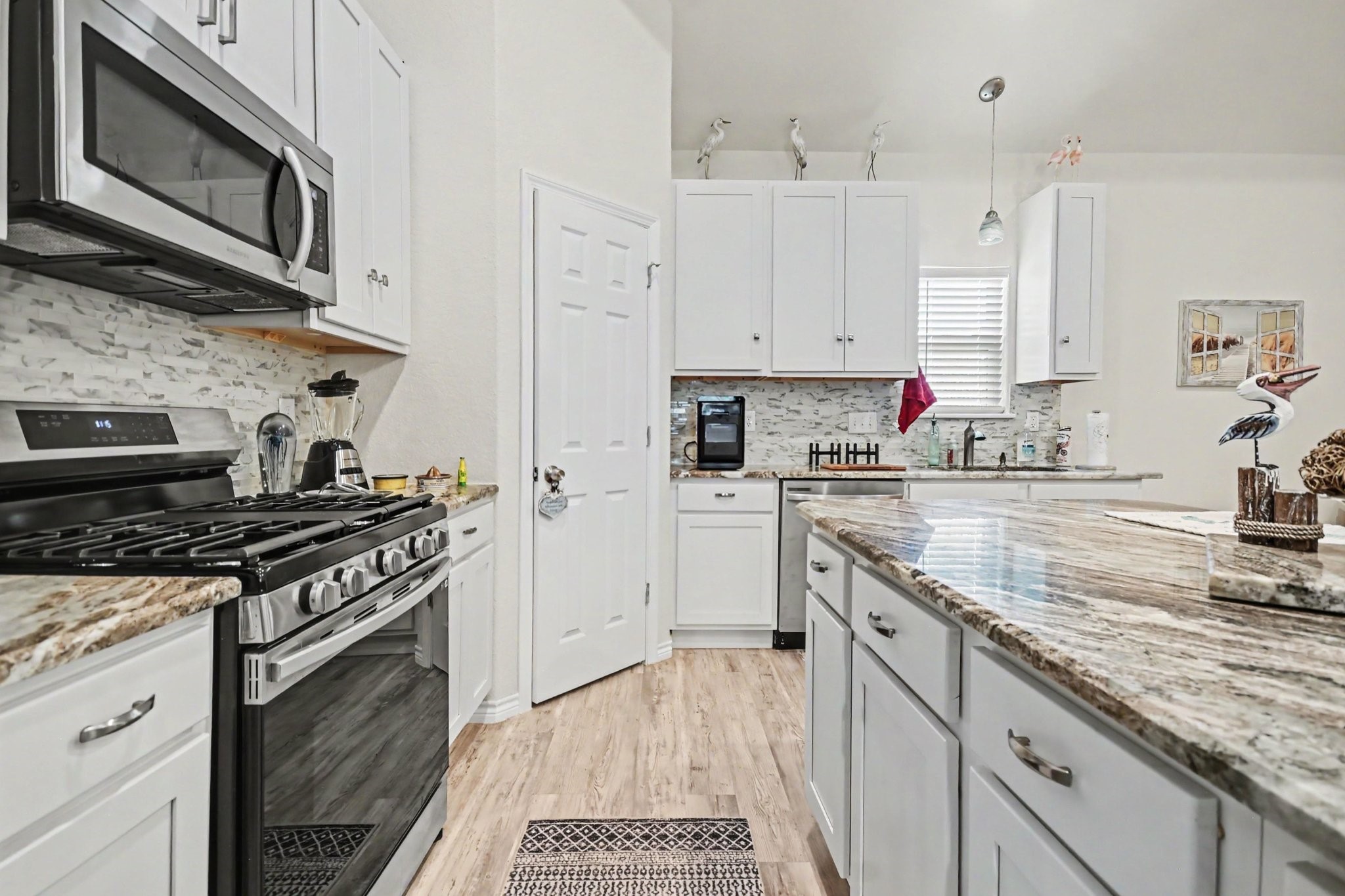 64 Borondo Pines, La Marque, TX 77568