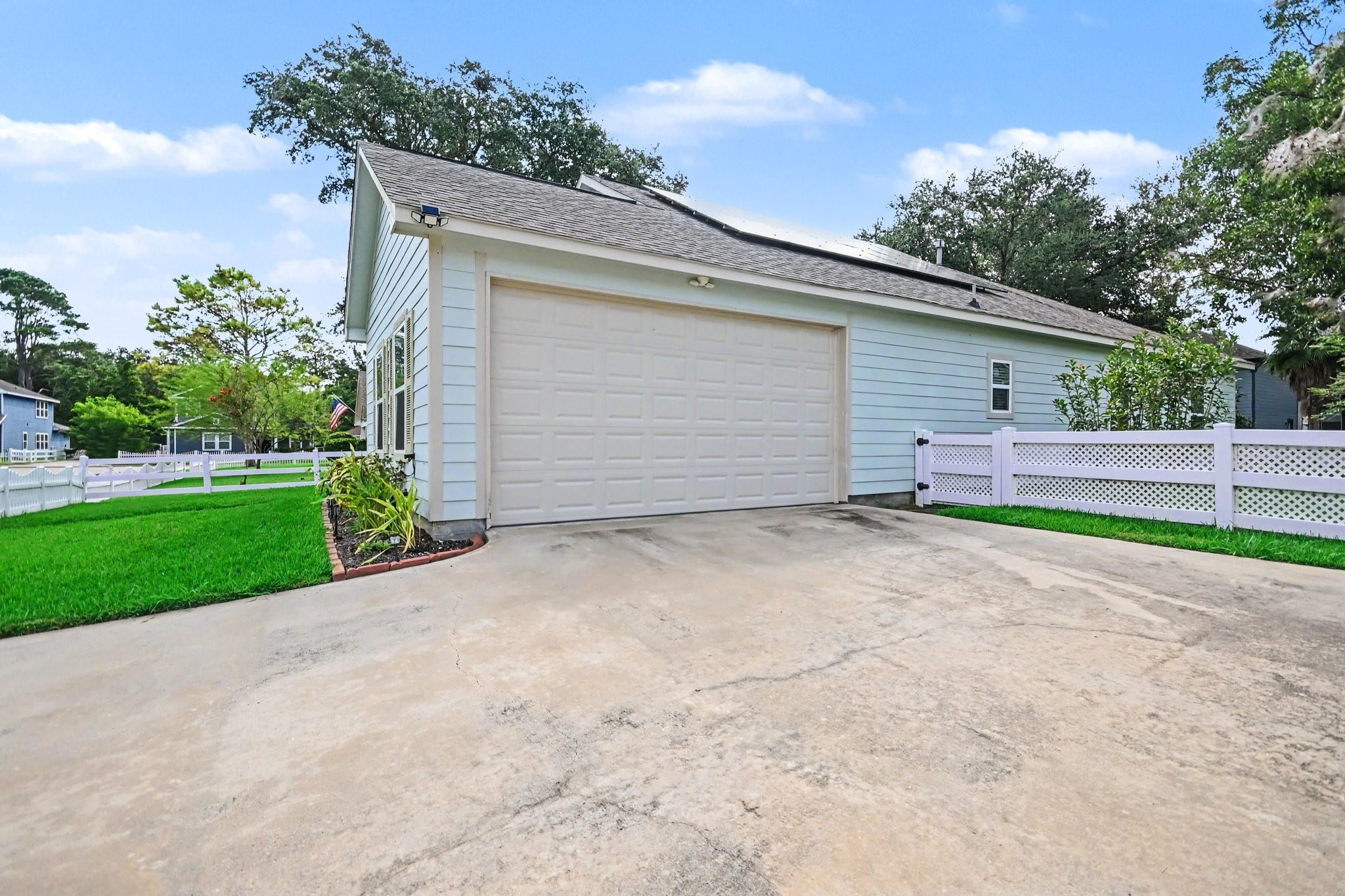 64 Borondo Pines, La Marque, TX 77568