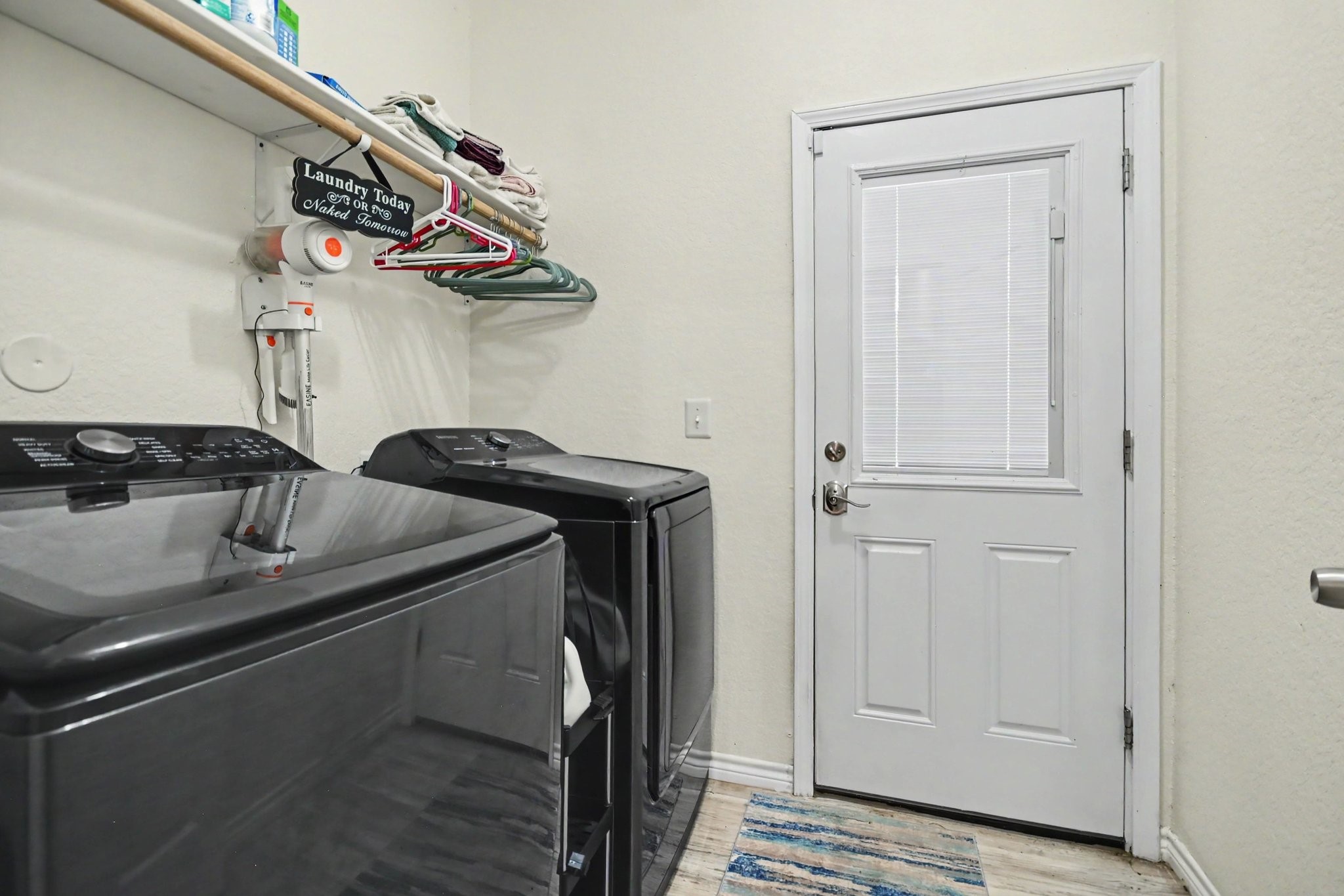 64 Borondo Pines, La Marque, TX 77568