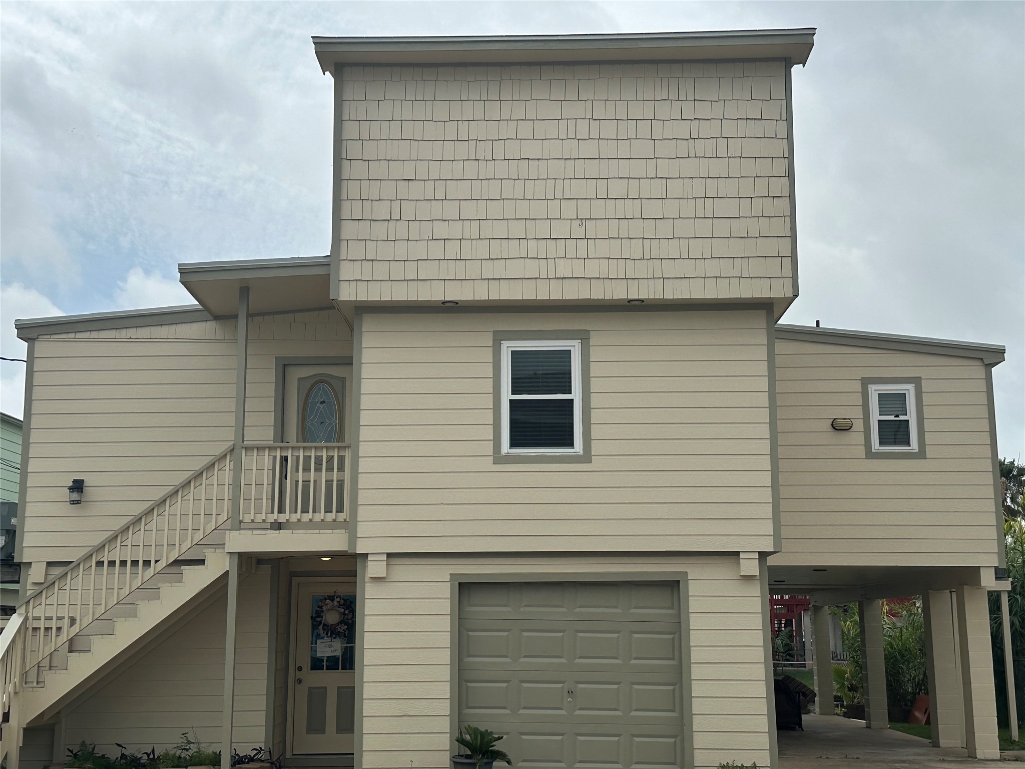 658 Warsaw on the canal with 5 beds 4.5 baths!