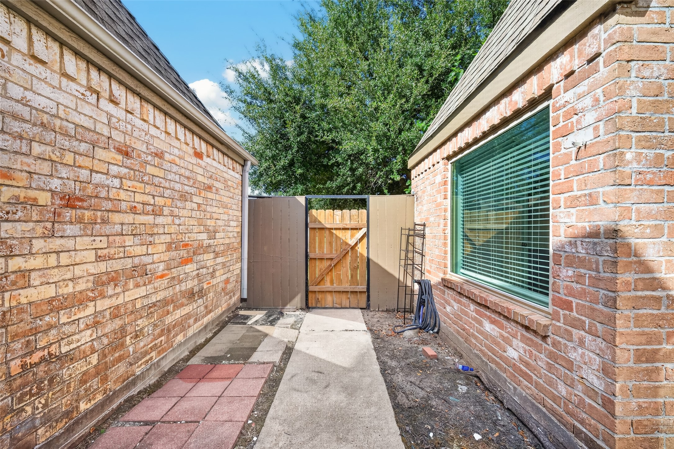 11803 Brook Meadows Lane, Meadows Place, TX 77477