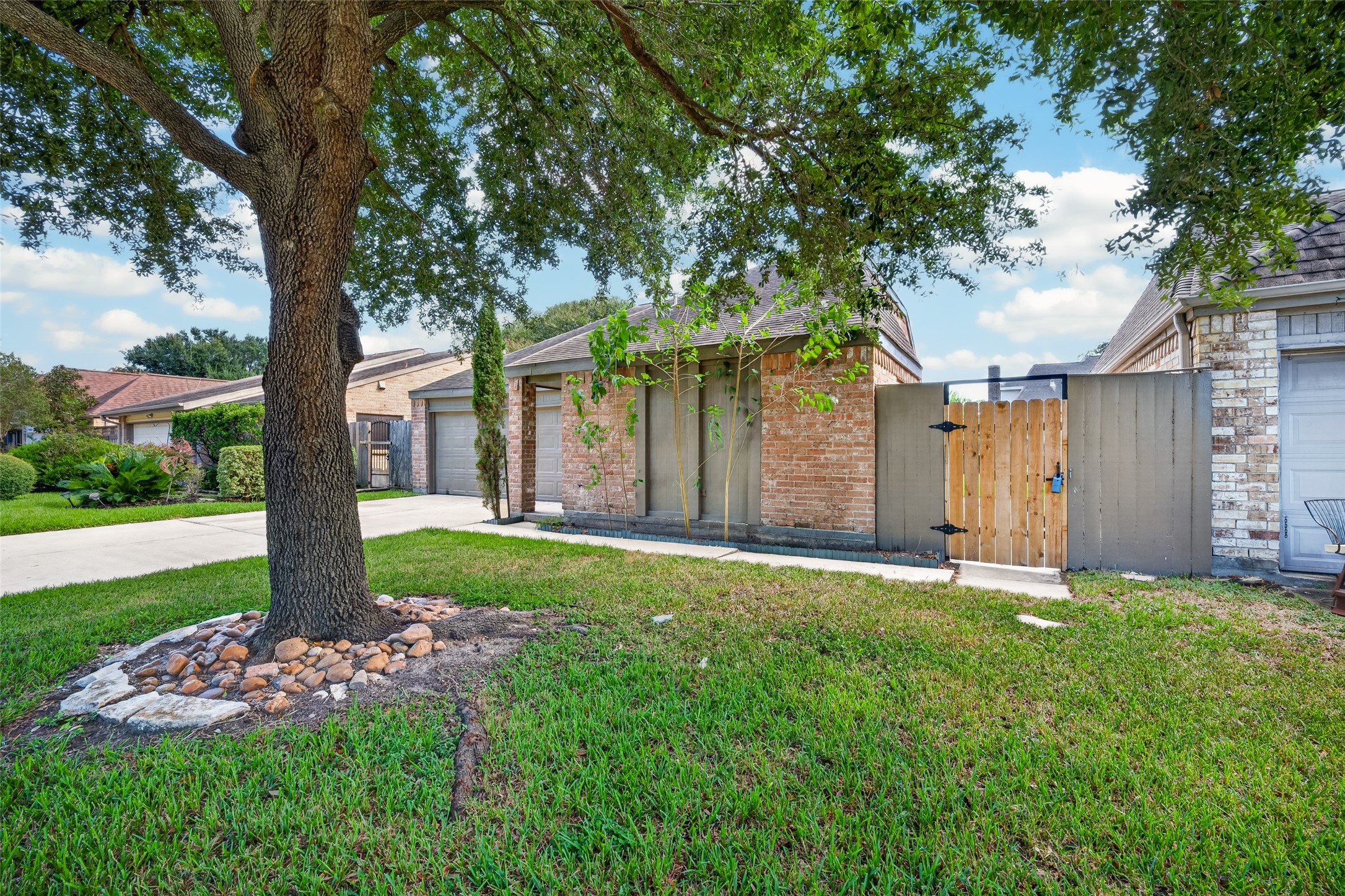 11803 Brook Meadows Lane, Meadows Place, TX 77477