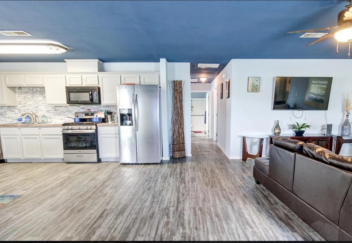 641 4th Street, Dickinson, TX 77539