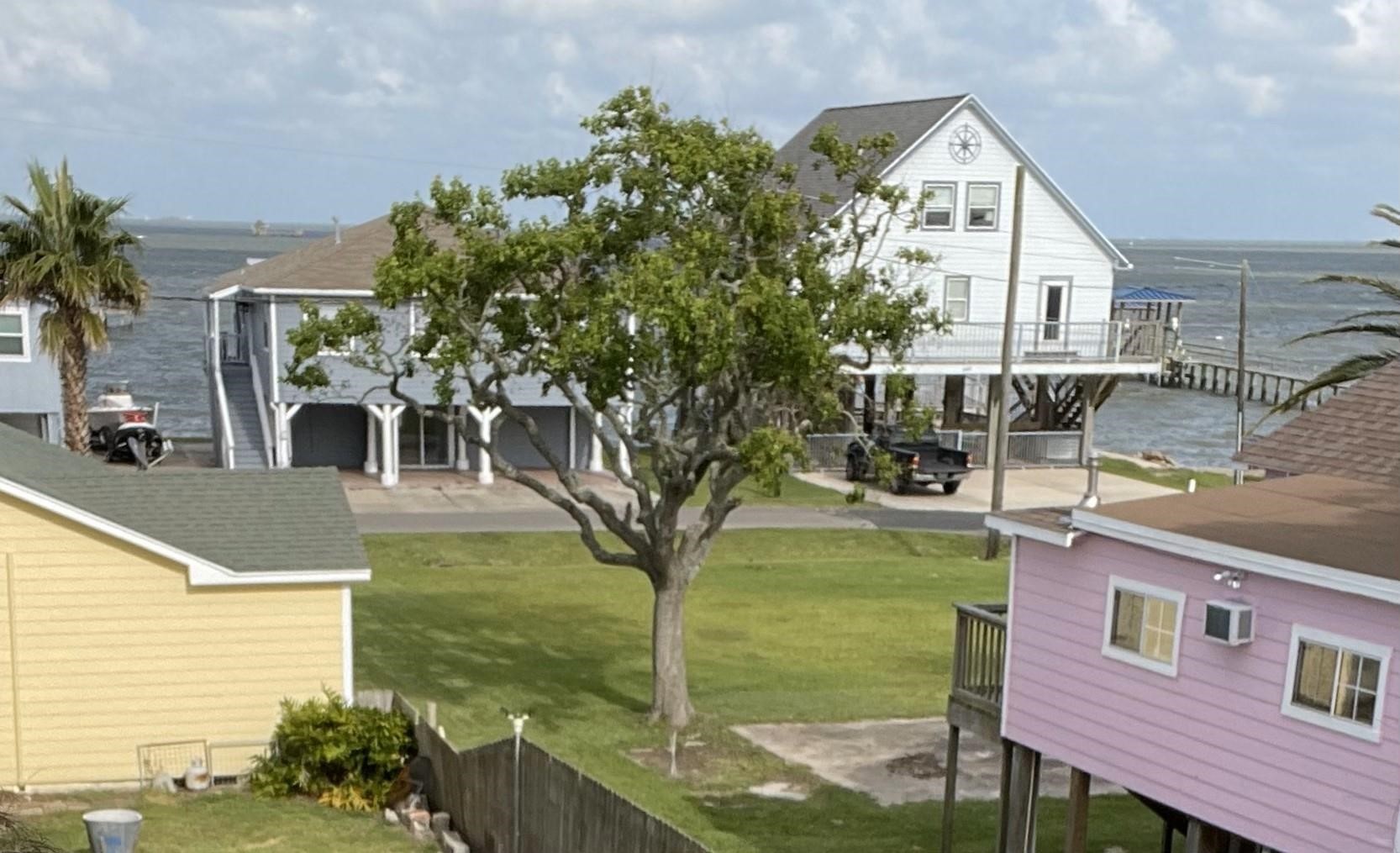 641 4th Street, Dickinson, TX 77539